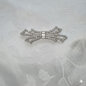 Vintage 1980s Rhinestone Bow Knot Brooch Silver Tone Statement